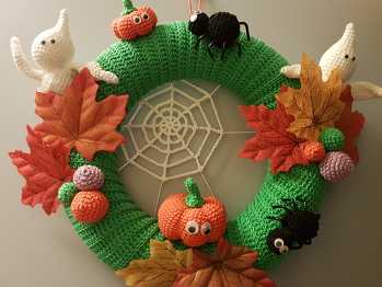 Nach toller Anleitung gearbeitet. Ich hab allerdings alles mit der heissklebepistole geklebt. Ich hasse zusammennähen 🙈