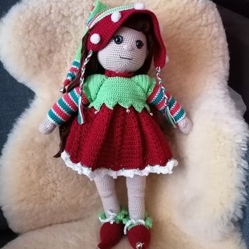Zu Weihnachten brauchte Puppe Mia natürlich ein passendes Outfit. Das Weihnachtselfen Outfit ist einfach super schick! Die Farbkombination ist richtig schick und durch die Glöckchen bekommt man noch mehr Weihnachtgefühl 🥰