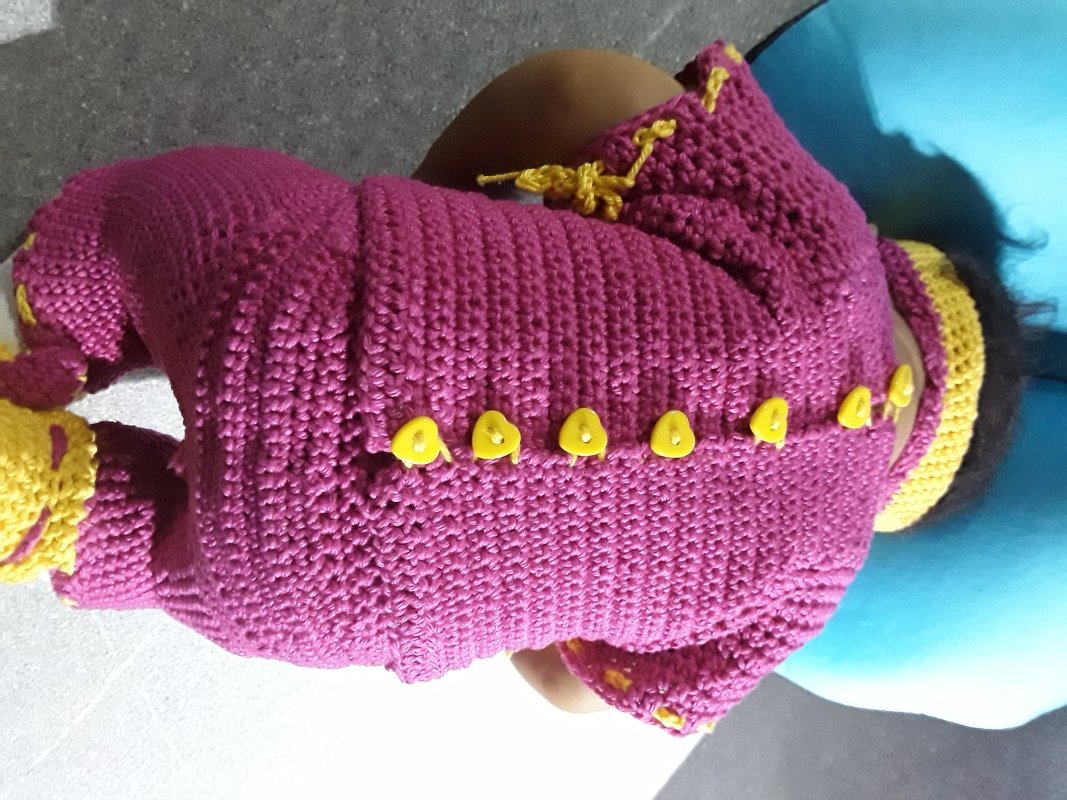 Häkelanleitung Amigurumi / Giraffen-Outfit mit Giraffen Applikation, inklusive kleiner Giraffe für die Puppe Mia