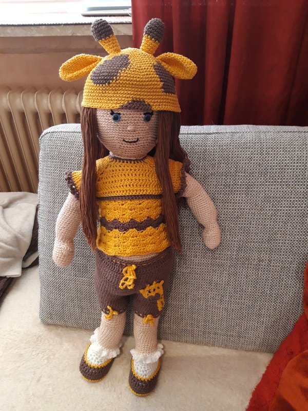 Häkelanleitung Amigurumi / Giraffen-Outfit mit Giraffen Applikation, inklusive kleiner Giraffe für die Puppe Mia