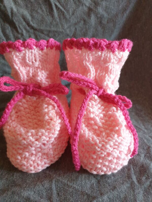 Strickanleitung _                     Babyschuhe Weihnachtszeit 1