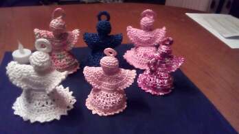 Hat prima geklappt, ich habe aus Restewolle weihnachtliche Giveaways gemacht.
Danke für die Anleitung!