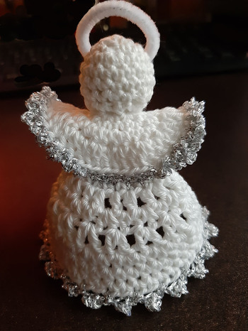 Nicht nur bei der Herstellung, auch später als fertige Deko zaubern sie mir ein Lächeln ins Gesicht.
Ich freue mich auf die Vorweihnachtszeit.