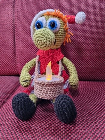 Mit viel Spass habe ich diesen kleinen Kerl namens Hubert gehäkelt.