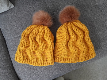 Ich habe für meine Tochter und  für meine 5 jährige Enkelin die Mütze gehäkelt. Die beiden haben sich sehr gefreut.