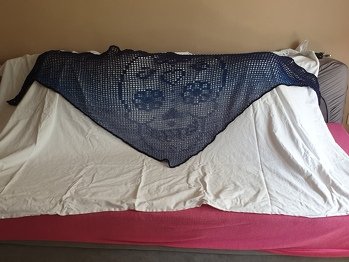 Habe keine Jacke daraus gemacht sondern ein Dreieckstuch, der neuen Besitzerin hat es sehr gut gefallen.