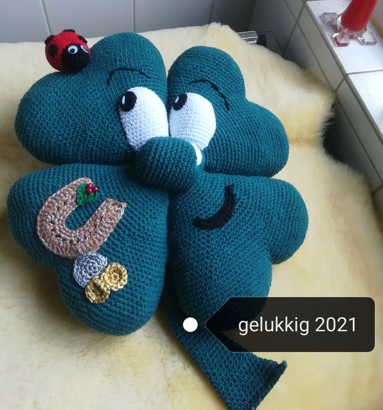 New year´s Eve Cloverleaf Pattern Amigurumi