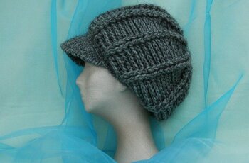 Die Anleitung ist gut verständlich und fehlerlos. Obwohl ich mehr stricke als häkele bin ich gut damit zurecht gekommen, und das Ergebnis hat mich begeistert. Sehr schöne Mütze, die auf Anhieb passt! Die Anleitung ist für einigermaßen Geübte sehr zu empfehlen!