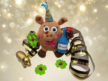 So kann das Jahr doch nur toll werden mit diesem süßen Glücks Schweinchen. Gerade noch mit viel Freude an der Arbeit zu Silvester fertig geworden :)