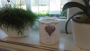 Hallo!
Hier mein Foto von meinem Windlicht nach dieser tollen Gratis-Anleitung.
Das Herz ist meine eigene Kreation.
Lieben Gruß Heidi