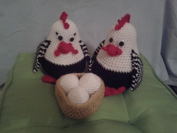 Diese Häkelanleitung war superleicht nachzuhäkeln. Ich habe sie noch mit Hahn und Henne vervollständigt.