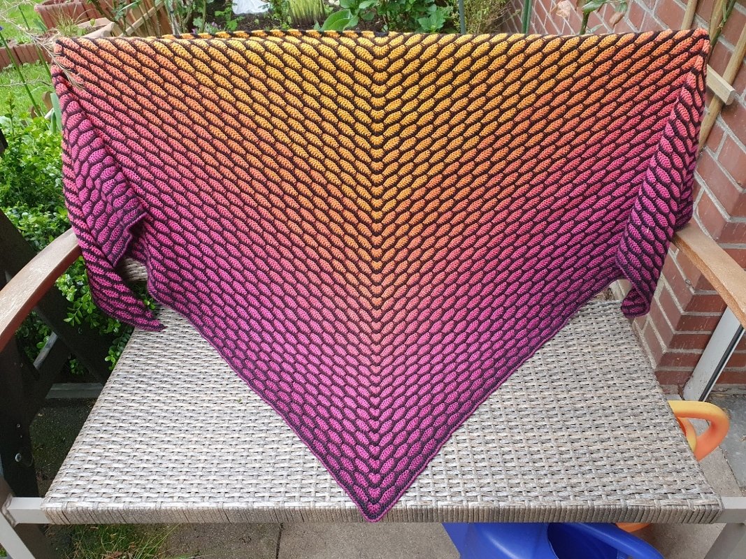 crochet pattern triangular shawl &quot;Atlantis&quot;, easy and popular