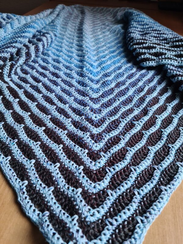 crochet pattern triangular shawl &quot;Atlantis&quot;, easy and popular