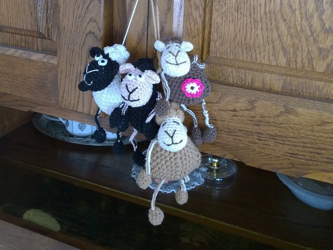 Schaf Anhänger zur Frühlingsdeko, Osterdeko, Mitbringsel, Taschenbaumler