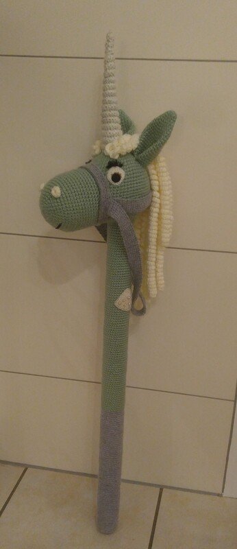 Häkelanleitung: Steckenpferd Einhorn Violetta