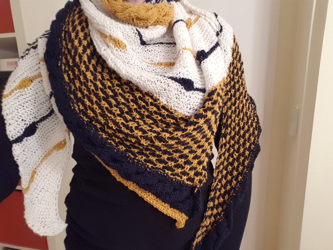 Knitting pattern shawl &quot;Der Süden strickt&quot;