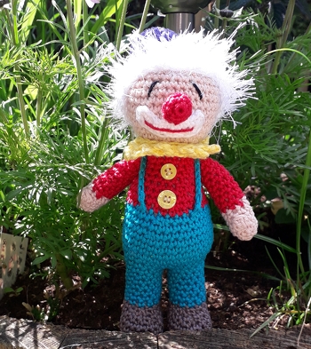 Gestern nach dem Muster von Clown Mucki diesen Clown gehäkelt.