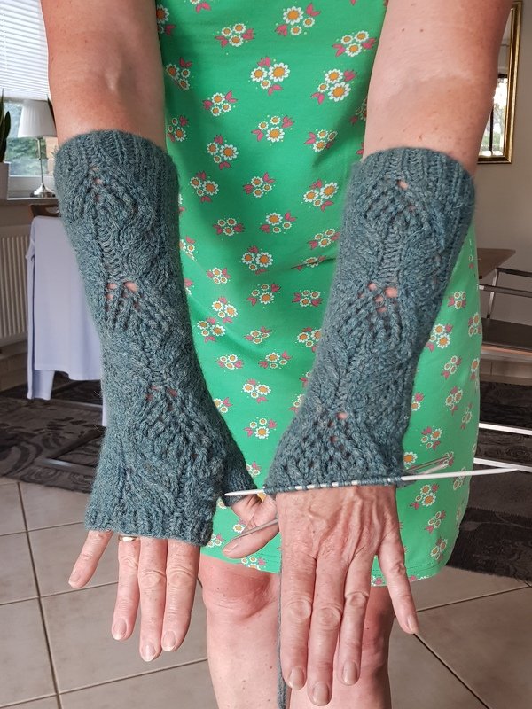 Strickanleitung Handstulpen "Avalon"