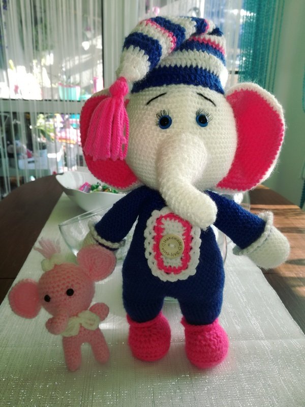 Sleepy Elephant Puffy