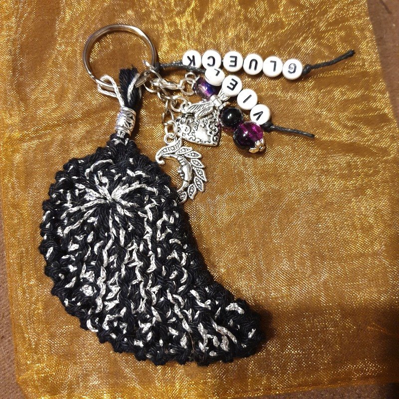 Keychain / Bag Pendant &quot;Wings&quot; - Crochet Pattern