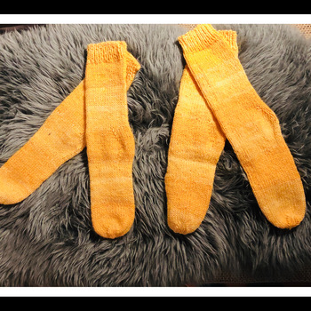 Wieder einmal 2 Paar Socken fertig, die mowi-Ferse ist einfach toll!
