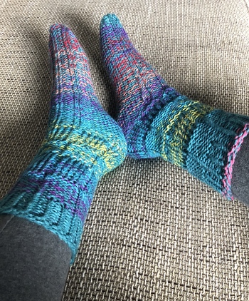 Ich bin immer noch begeistert! Die Ferse lässt sich übrigens auch bei Toe Up Socken sehr gut anwenden!