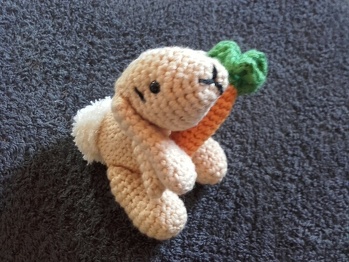 Mein fertiges Häschen :) (Wolle ecobebek)