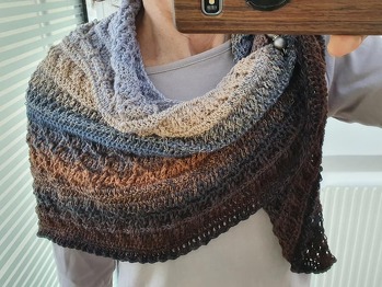 War super zum häkeln.  Hab die Muster etwas dem Wollverlauf angepasst.  Und durch die Stäbchen sehr flott fertig 😍