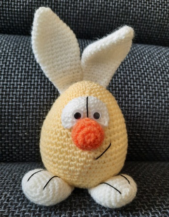 Gut erklärte Anleitung, nicht lange gebraucht. Nur Ohren teilweise zusammengenäht, besserer Stand.