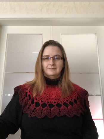 Größe 44/46 mit Nadelstärke 3,5, Maschenanschlag für Rollkragen 92 Maschen, in der ersten Runde nach dem  Rollkragen erhöht auf 96 Maschen