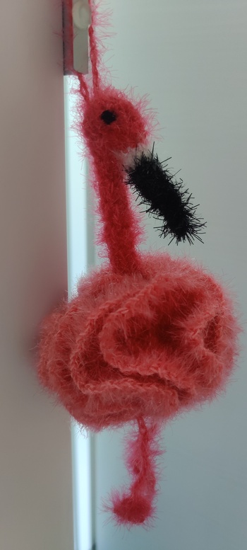 Schönes Geschenk. Schnell und unkompliziert zu häkeln. Habe bis auf die Augen alles mit Schwammwolle gehäkelt.