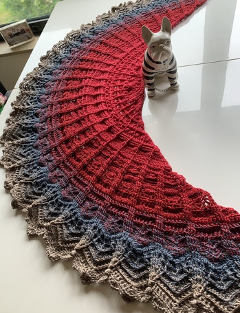 Bitte mehr solche Tücher und Muster!