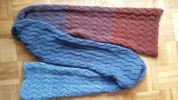 Danke für die schöne Idee. Das Stricken ging wie von selbst.
Meine Freundin ist super glücklich mit diesem warmen 