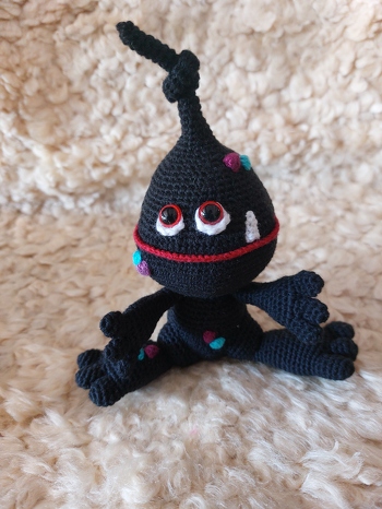 Ich hatte keine Probleme beim Nacharbeiten. Der kleine Kerl zaubert einem einfach ein Lächeln ins Gesicht. Danke für die Anleitung.