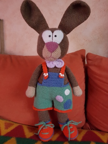 Hasen gibt es immer,nicht nur zu Ostern. Ausserdem ist er schon weggelaufen.
Eine super Anleitung