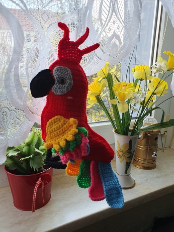 Exakte Anleitung mit viel Bilderklärung.Es ist ein schöner Papagei entstanden.
Vielen lieben Dank dafür.