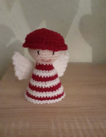 Ich finde meinen Ringel-Engel toll. Obwohl ich unterschiedliche Wollstärken hatte, ist er super gelungen. Kein Problem, bei einer so gut geschriebenen Anleitung.