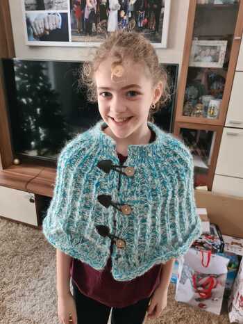 Sehr schöne und inspirierende Anleitung. Läßt sich gut nacharbeiten! Wer kreativ ist, kann auch eigene Ideen mit einbringen oder mit ähnlichen Modellen mischen, was ich getan habe. Das Ergebnis hat begeistert!