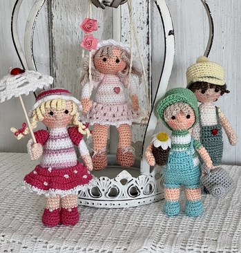 Meine MiniRasselbande 😆🥰 ich hatte sie schonmal gehäkelt mit Catania ☺️ Und jetzt mit 10er Garn und 0,7 Nadel 🤪 einfach süß 🥰 was soll ich sagen ☺️Die Anleitung von Mtinitoon ist super erklärt und einfach nachzuarbeiten 🤗😘