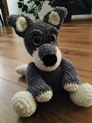 Ich habe mich für Glubbschie- Augen entschieden. Aufgrund der dicken Wolle habe ich die Ohren nicht gefüllt.