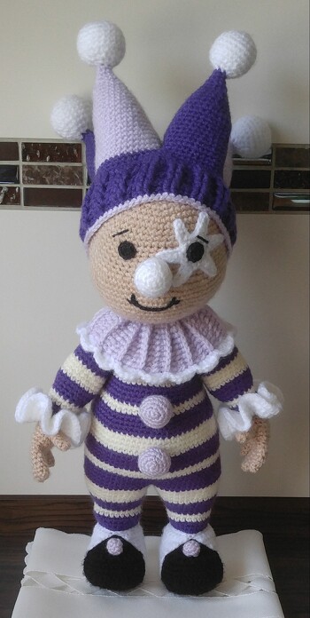 Mit Hände und Stern gehäkelt, nicht mit Filz!