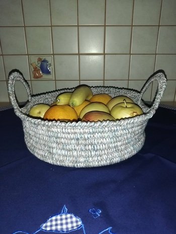 Leicht nachzuarbeiten. Habe den Boden mit der Rückwand eines Bilderrahmens verstärkt.