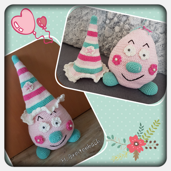 Ich hab das erste mal nach einer Anleitung von Eulenkindl gearbeitet und bin von der schön geschriebenen Anleitung begeistert!
Und hier ist mein erster Türstopper.
Arbeit und Bilder von mir,  Collage erstellt mit der Foto-Collagen-App.