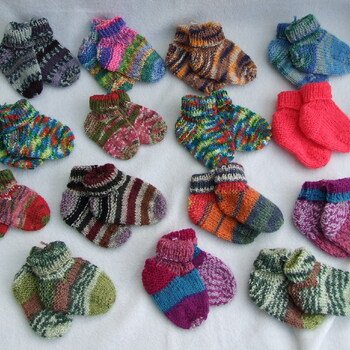 Ein tolles Muster um zu stricken. Alle Socken die ich bis jetzt gestrickt habe  sind für Rescue Baby Gambia. Eine  Holländische Wohltätigkeitsorganisation.