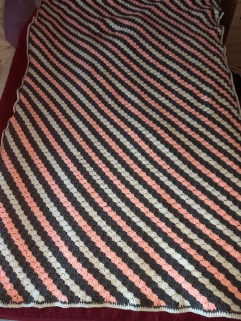 Das ist mein erstes Projekt 2c2. Eine Decke für die Zwillinge. Die zweite muss ich erst noch häkeln