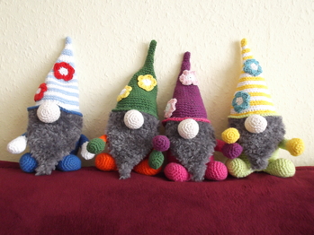 Die Wichtel sind leicht nach zu arbeiten und machen viel Spaß  werde noch einige mehr häkeln die ich dann verschenke.