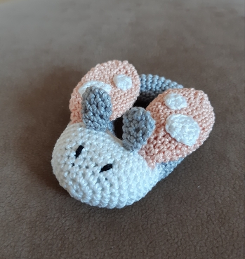 Zwischendurch fand ich es ein wenig fisselig,  da gab es auch mal ein paar weniger nette Ausdrücke... Aber aufgeben war keine Option - und mit dem Ergebnis bin ich ganz zufrieden.
Meine kleinen Schwierigkeiten lagen aber nur an mir - die Anleitung ist super!