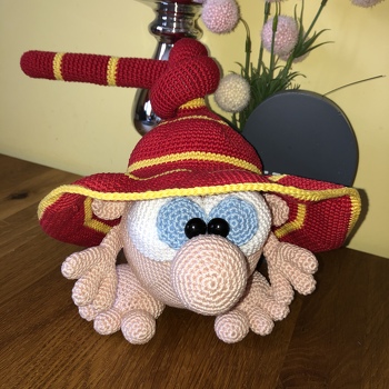 Super Anleitung, einzige was nicht so klappt,das die Mütze gut sitzt und so bleibt wie ich möchte ...😂