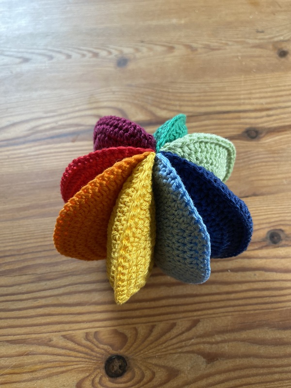 Häkelanleitung Regenbogenball