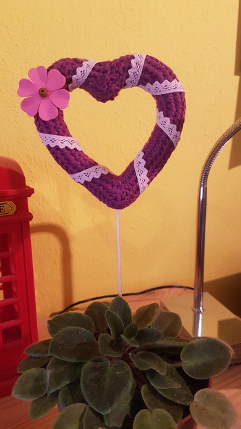 Super süß! Habe jetzt schon drei Herzen gehäkelt und bekomme nicht genug von ihnen!!! Toll :D